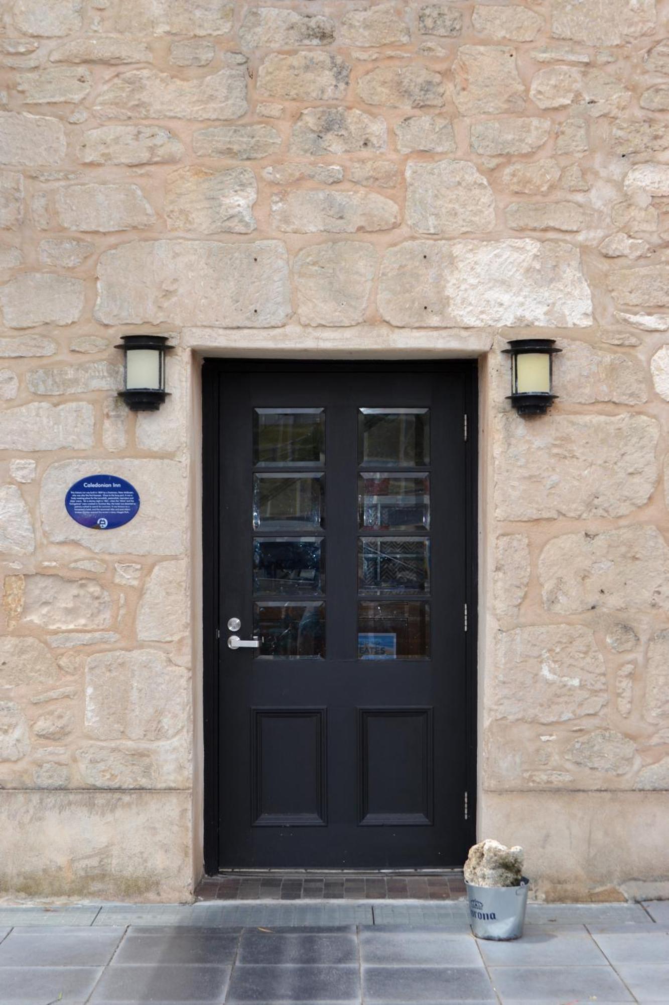 Caledonian Inn Robe Exterior foto